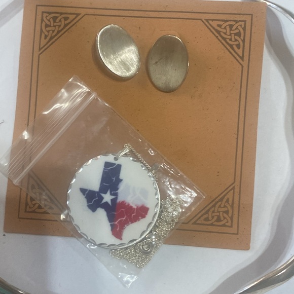 Costume jewelry - Picture 2 of 6